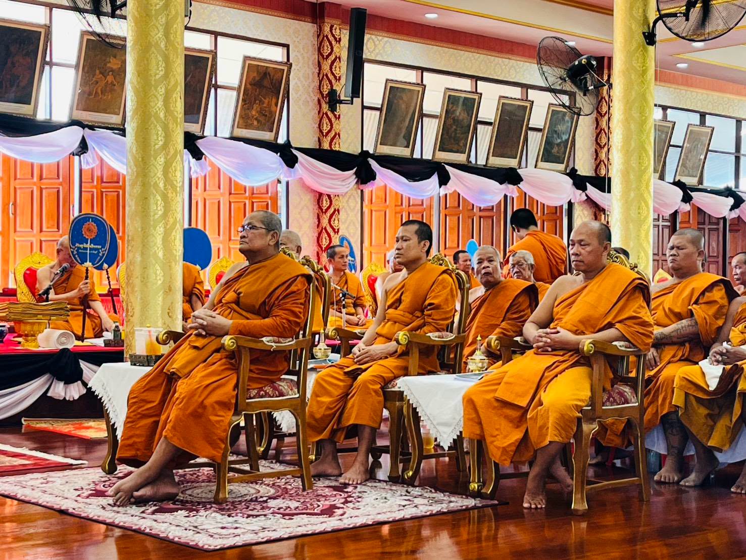 title - วันที่ 26 มิถุนายน 2569 เวลา 15.00 น. นายวิทูล ประดิษฐบุญ ปฏิรูปที่ดินจังหวัดปราจีนบุรี มอบหมายให้ ข้าราชการ และเจ้าหน้าที่ ส.ป.ก.ปราจีนบุรี ร่วมพิธีสวดพระพุทธมนต์ และเจริญจิตภาวนา เพื่อน้อมอุทิศถวายเป็นพระราชกุศลแด่ สมเด็จพระนางเจ้าสิริกิติ์  พระบรมราชินีนาถ พระบรมราชชนนีพันปีหลวง และถวายเป็นพระกุศลแด่ สมเด็จพระเจ้าลูกเธอ เจ้าฟ้าพัชรกิติยาภา นเรนทิราเทพยวดี กรมหลวงราชสาริณีสิริพัชร มหาวัชรราชธิดา